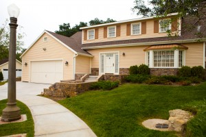 Two-Story Cottage - cul de sac - Neighborhood
