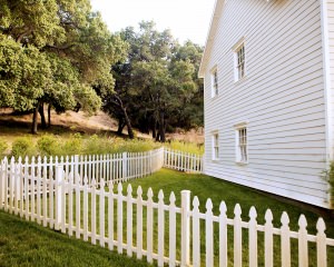 Farmhouse - White Picket Fence