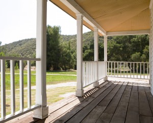 Olivia\'s House - Full Porch